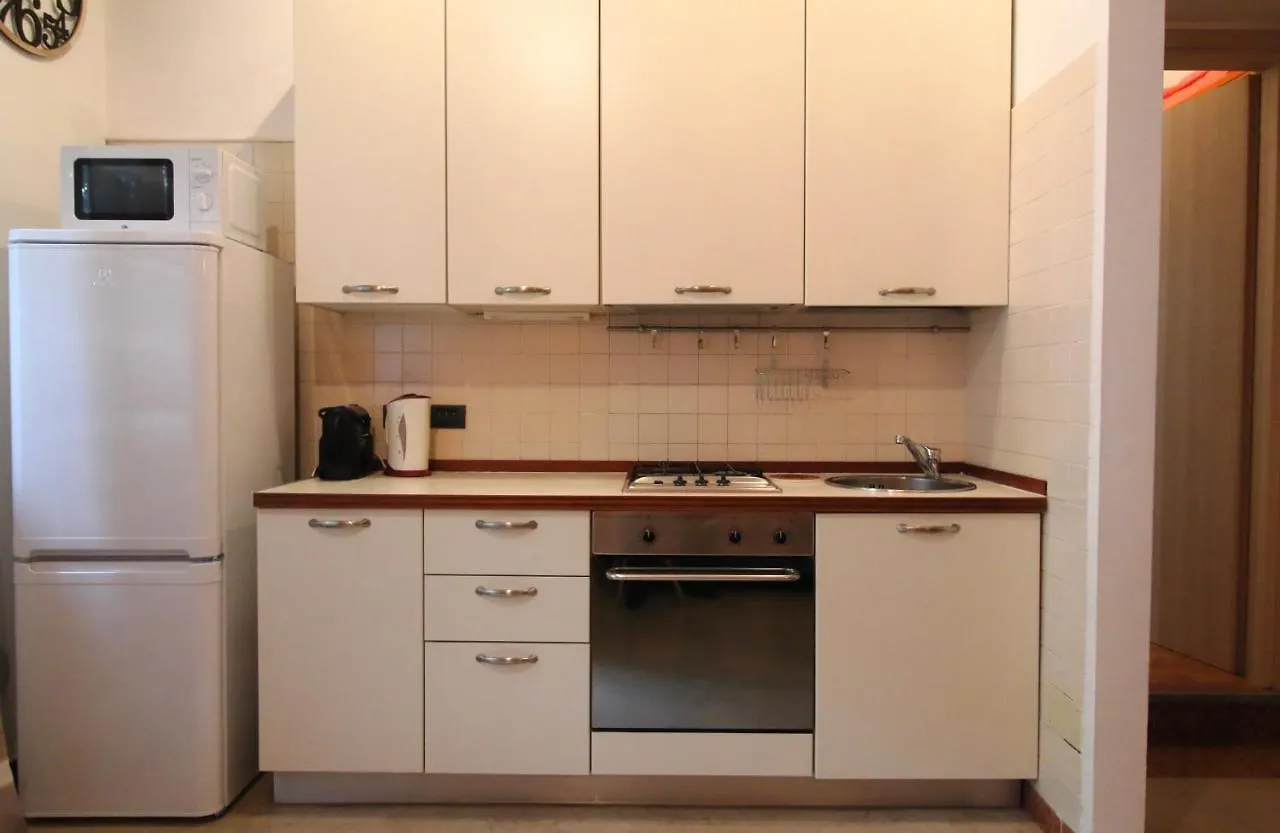 Isola - Your Home From Home Milánó Apartman